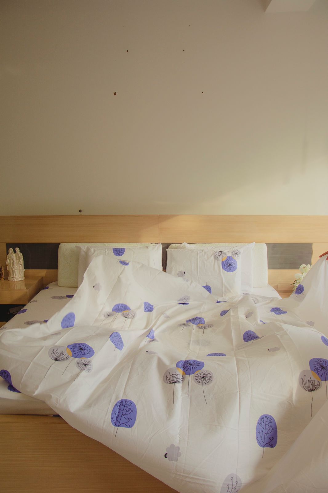 Forro duvet algodón tejido sarga figura árbol morado.